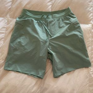 Mens size medium lululemon shorts